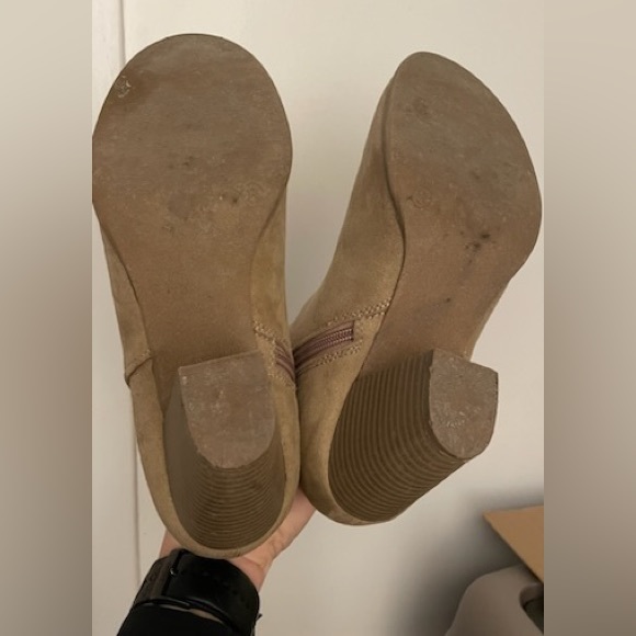 OLD NAVY Ankle Boots 👢- will put in a few extra items with purchase! - Picture 3 of 5